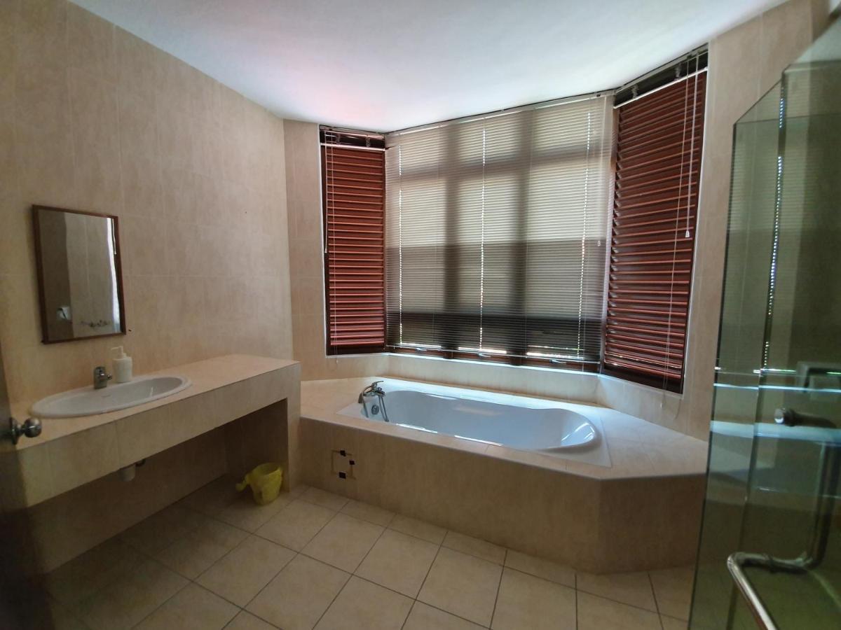 Apartamento Eden Cosy Living Batu Ferringhi Exterior foto